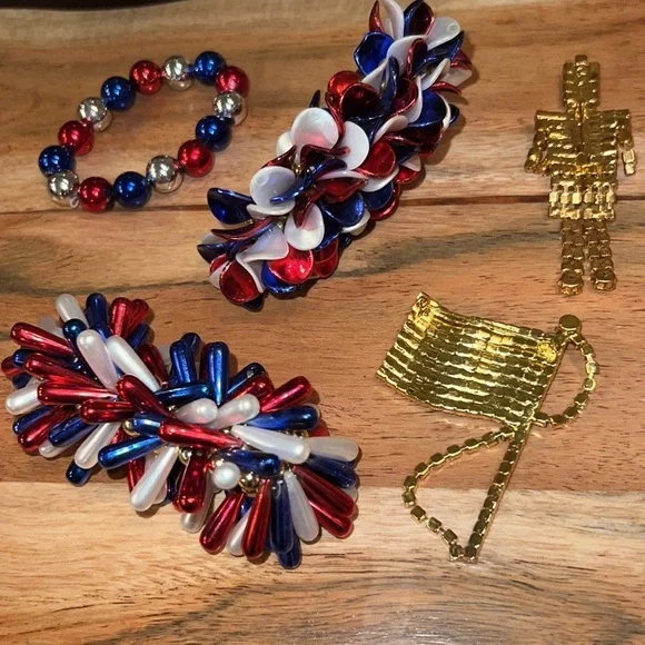 Red white blue patriotic USA flag & soldier broach (2) w/ gold back & bracelets - Picture 13 of 16